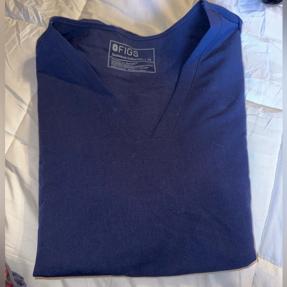 XL figs navy three pocket scrub top